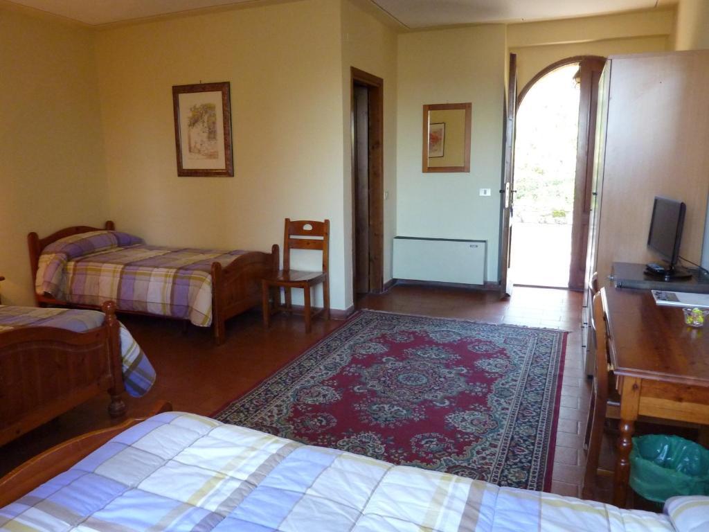 La Rocca Hotel Нарни Стая снимка